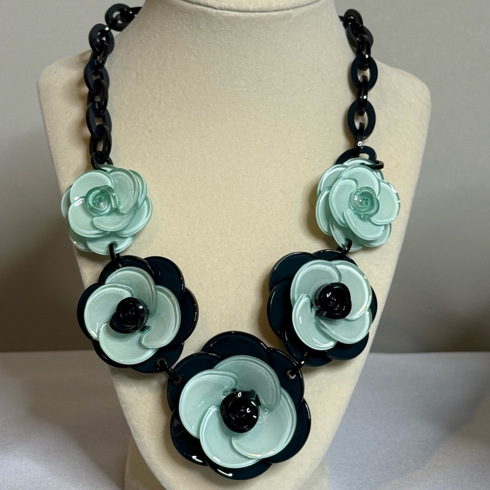 #059 Vacation Flower Arylic Necklaces